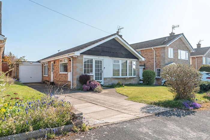 2 Bedroom Bungalow For Sale In Holly Tree Croft, Dunnington, York, YO19