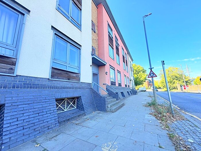2 Bedroom Flat To Rent In Lightship Way, Colchester, Essex, CO2
