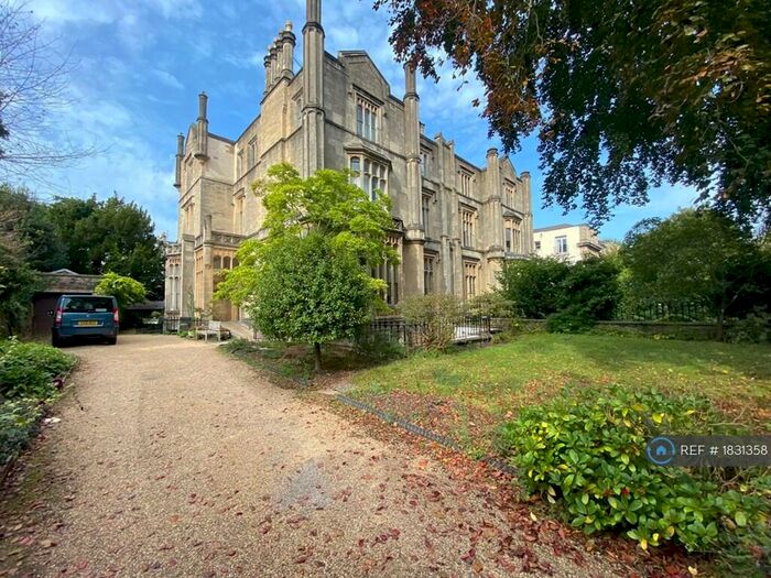 2 Bedroom Flat To Rent In Clifton Park, Bristol, BS8