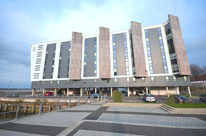 2 Bedroom Flat To Rent In The Decks, Runcorn, WA7