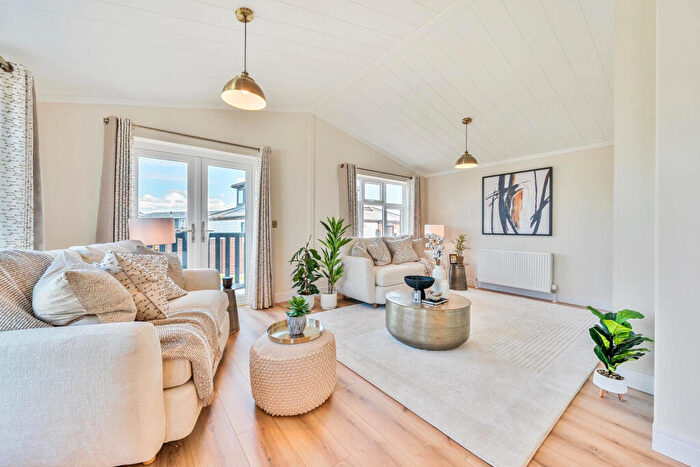 2 Bedroom Park Home For Sale In Thetford, Norfolk, IP25