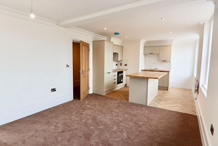 2 Bedroom Flat To Rent In South Parade, WF1