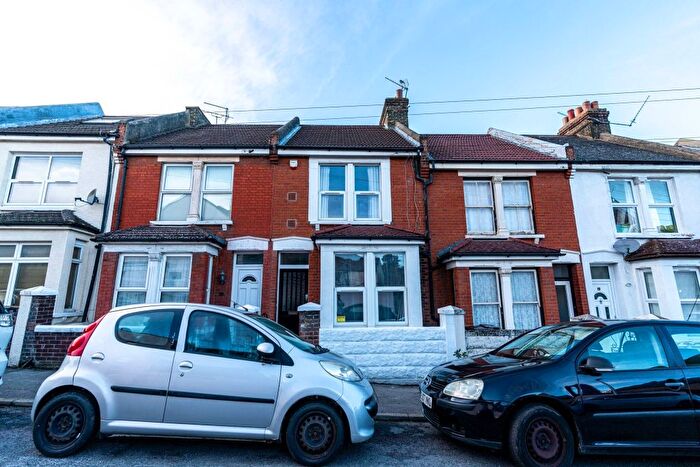 3 Bedroom Terraced House To Rent In James Street, Rochester, Kent, ME1