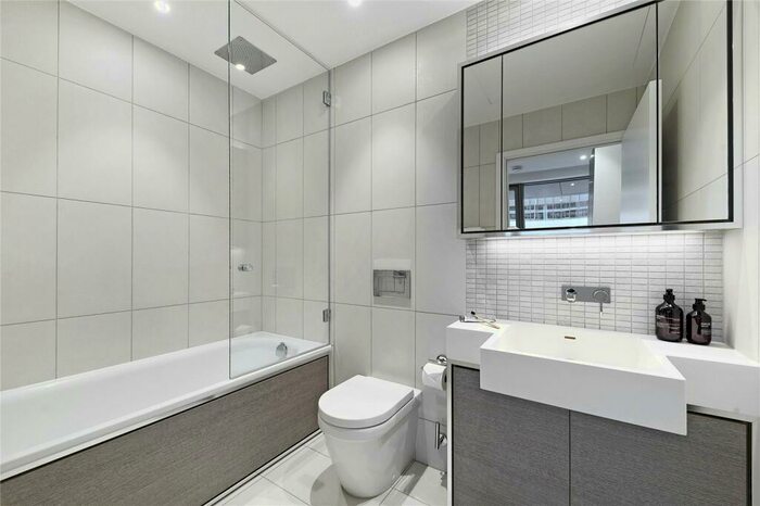 2 Bedroom Apartment To Rent In Water Street, London, E14