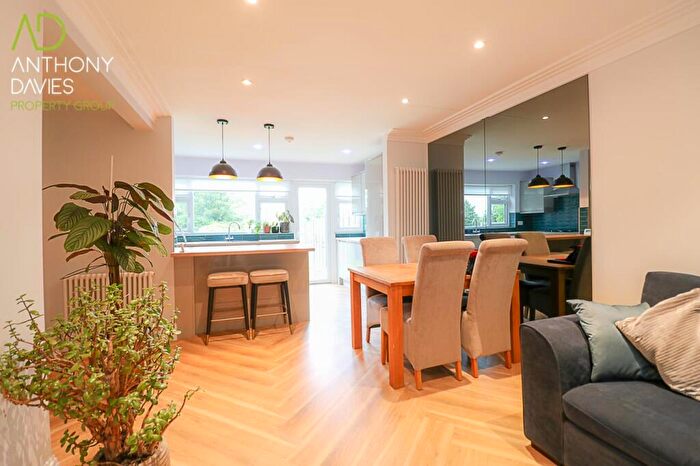 3 Bedroom End Of Terrace House To Rent In Greencoates, Hertford, SG13