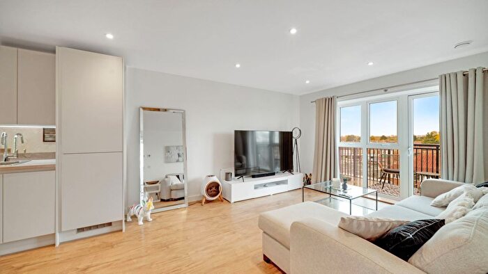 1 Bedroom Flat For Sale In Pitcher Lane, Ashford, Ashford, TW15