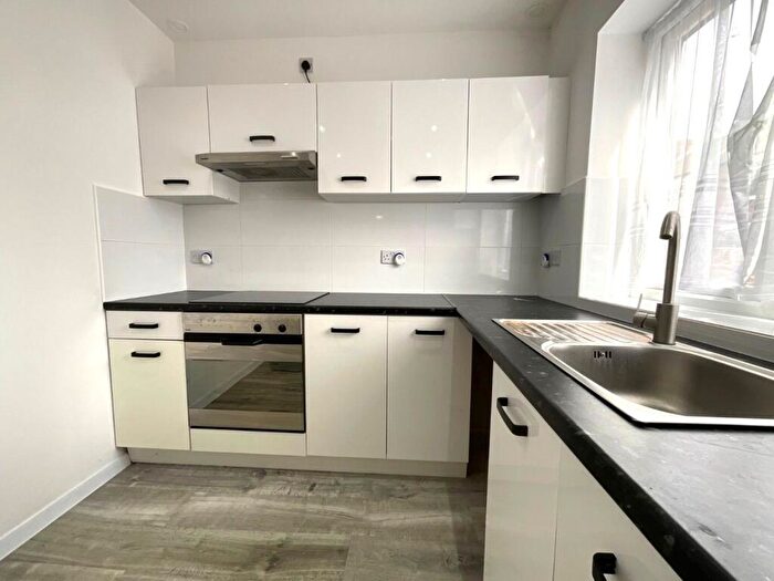 1 Bedroom Flat To Rent In B, Kings Road, Askern, Doncaster, DN6