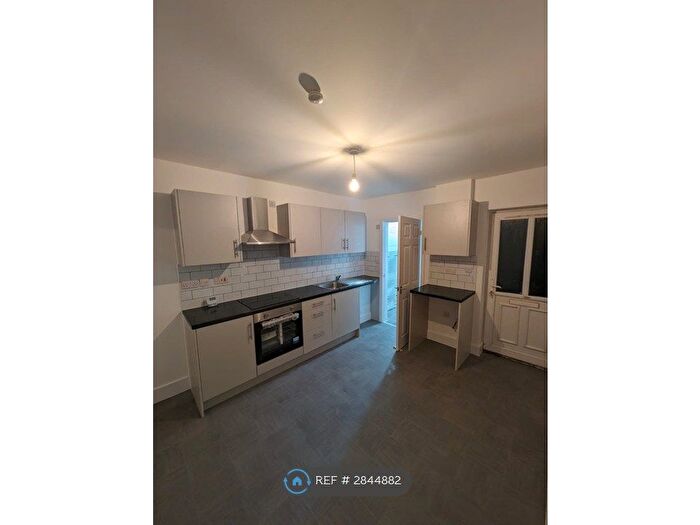 3 Bedroom Terraced House To Rent In Linby Grove, Hucknall, Nottingham, NG15