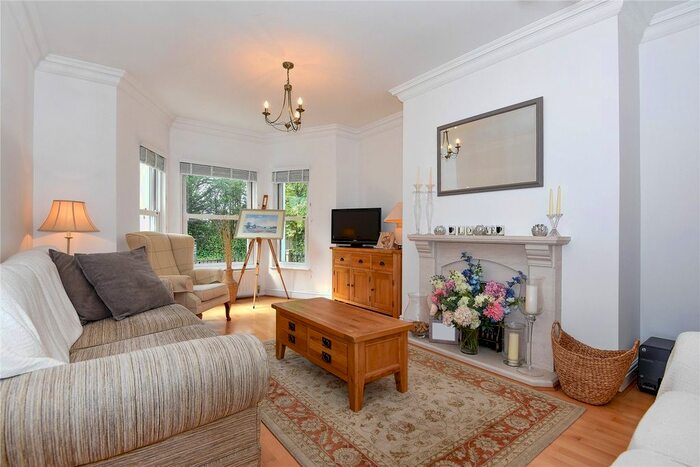 2 Bedroom Flat To Rent In Beaumont Court, Frant Road, Tunbridge Wells, Kent, TN2