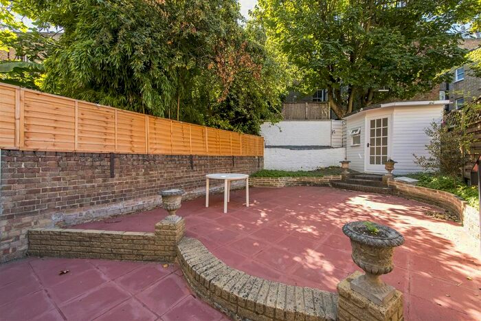 3 Bedroom Flat To Rent In Warwick Gardens, London, W14