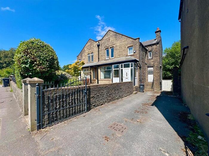 4 Bedroom Semi-Detached House For Sale In Pellon Lane, Halifax, HX1