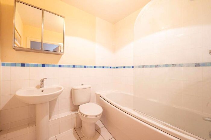 1 Bedroom Flat To Rent In Sherwood Gardens, Isle Of Dogs, London, E14