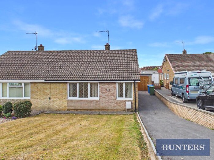 2 Bedroom Semi-detached Bungalow For Sale In Chatsworth Close, Bridlington, YO16