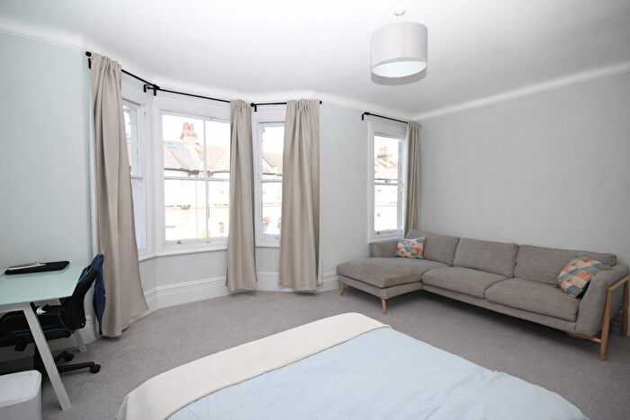 3 Bedroom Flat To Rent In Ulysses Road, West Hampstead, NW6