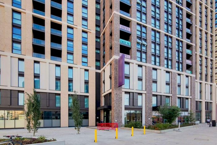 3 Bedroom Flat To Rent In Falconbrook Gardens, Canning Town, London, E16