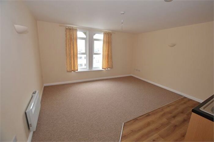 1 Bedroom Flat To Rent In Bank Street, Newton Abbot, Devon., TQ12