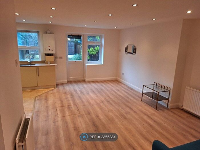 2 Bedroom Flat To Rent In Dollis Hill, London, NW10