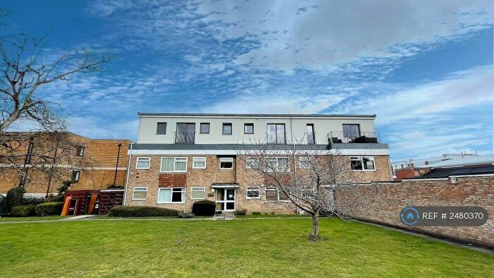 1 Bedroom Flat To Rent In Rowan Lodge, Sutton, SM1