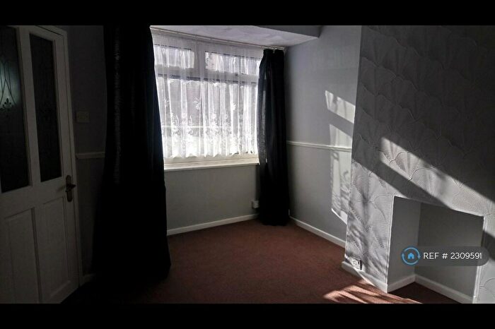 2 Bedroom End Of Terrace House To Rent In Hawthorn Road, Kent, ME2