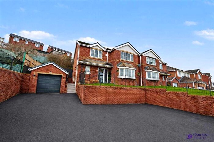 4 Bedroom Detached House For Sale In The Meadows, Tonyrefail, CF39