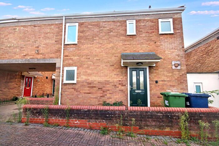 3 Bedroom Terraced House For Sale In Garner Court, Huntingdon, Cambridgeshire, PE29