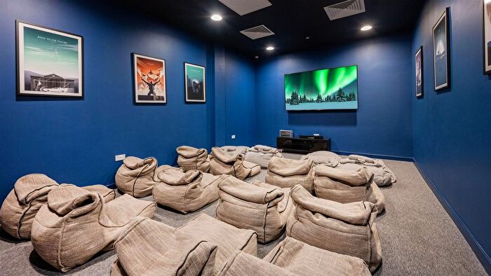 1 Bedroom Flat To Rent In Howard Gardens, Roath, Cardiff, CF24