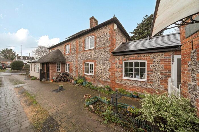 4 Bedroom Detached House For Sale In Enham Lane, Charlton, Andover, SP10