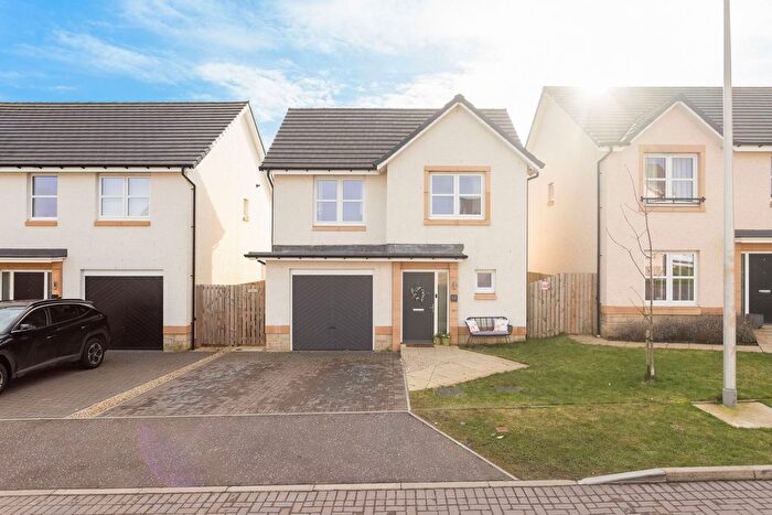 3 Bedroom Detached House For Sale In Sycamore Drive, Penicuik, EH26