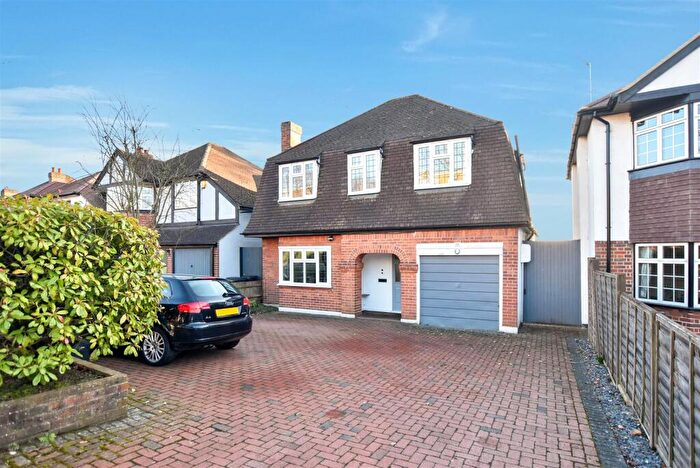4 Bedroom Detached House For Sale In Randalls Road, Leatherhead, KT22