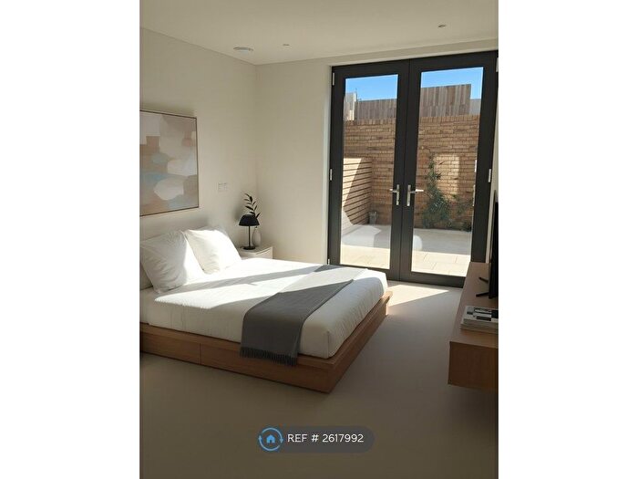 2 Bedroom Flat To Rent In Cobalt Place, London, SW11