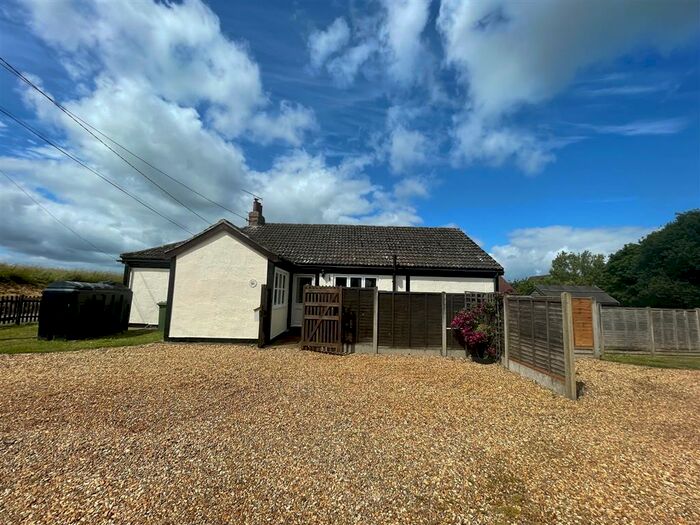 3 Bedroom Bungalow To Rent In Drury Lane, Carbrooke, Thetford, IP25
