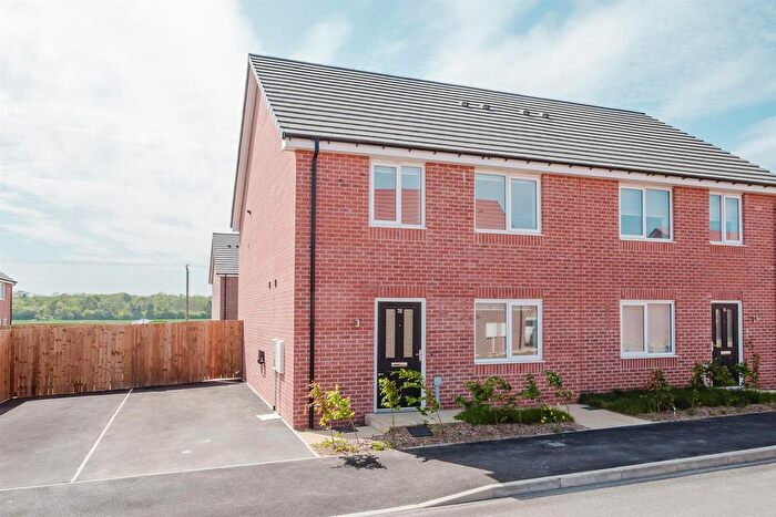 4 Bedroom Semi Detached House To Rent In Bridges Close, Scartho Top, Grimsby, DN33