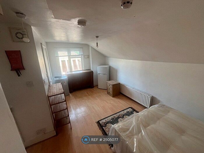 Studio To Rent In Leigham Vale, London, SW16