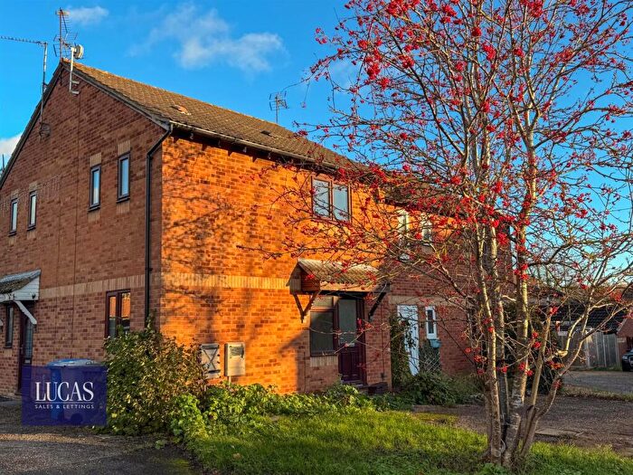 1 Bedroom Terraced House For Sale In Arundel Court, Kettering, NN15