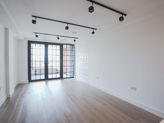 2 Bedroom Flat To Rent In The Pickle Factory, London, SE1