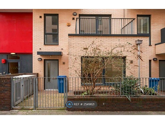 2 Bedroom Flat To Rent In Parker Building, London, SE16