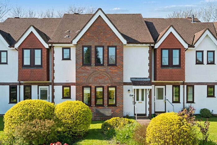 2 Bedroom Flat For Sale In Giles Gate, Prestwood, HP16