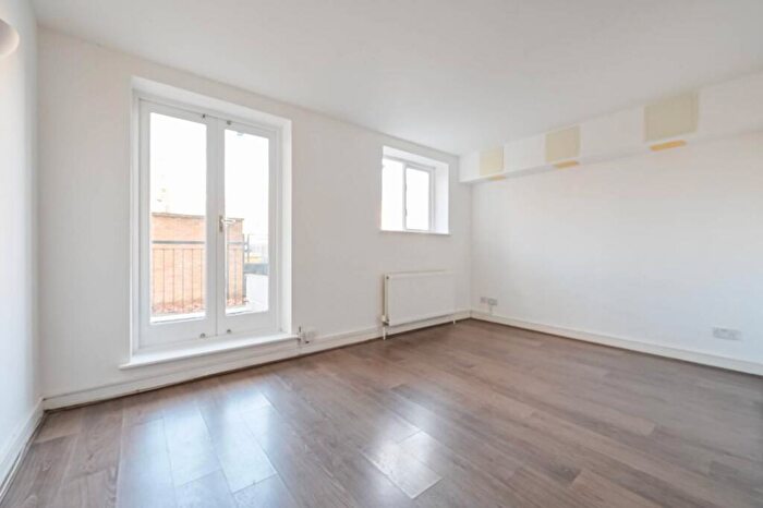 1 Bedroom Flat For Sale In Kingsbridge Court, Canary Wharf, London, E14