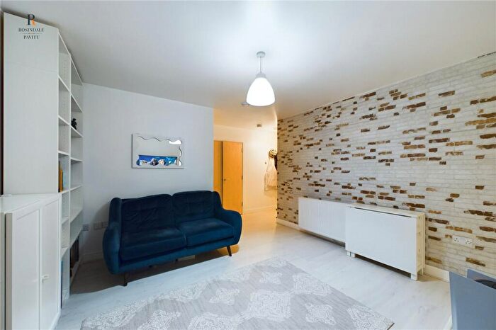 1 Bedroom Apartment For Sale In London Road, Mitcham, CR4