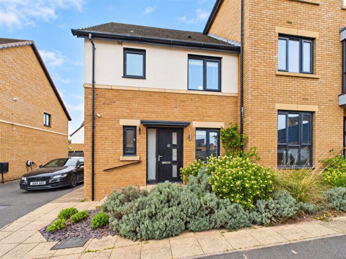 3 Bedroom House To Rent In , Chippenham Close, Little Stanion, NN18