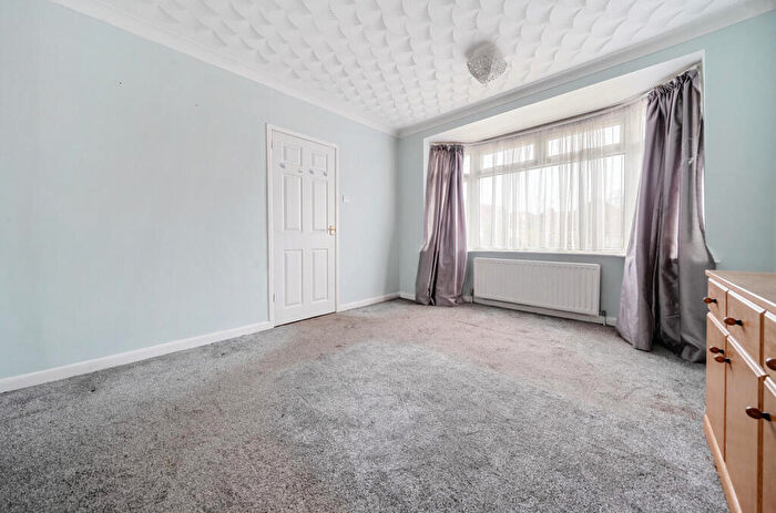 2 Bedroom Bungalow For Sale In Shelley Road, Thornhill Park, Southampton, Hampshire, SO19