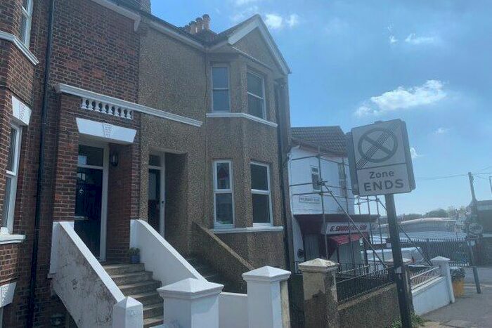 1 Bedroom Flat To Rent In Hollingbury Road, Brighton, BN1