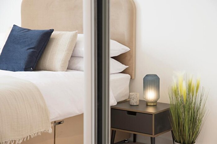 2 Bedroom Flat To Rent In Thames Quarter, Reading, RG1