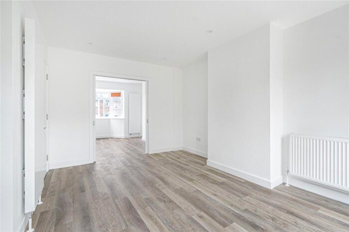 3 Bedroom Semi-Detached House To Rent In Morrell Avenue, Oxford, OX4