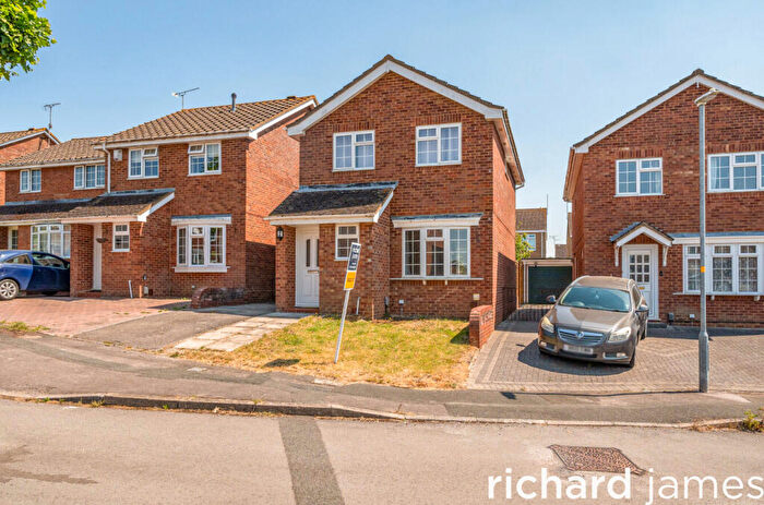 3 Bedroom Detached House For Sale In Adwalton Close, Freshbrook, Swindon, SN5