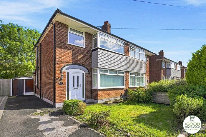 3 Bedroom Semi Detached House For Sale In Kilburn Close, Heald Green, Cheadle, SK8