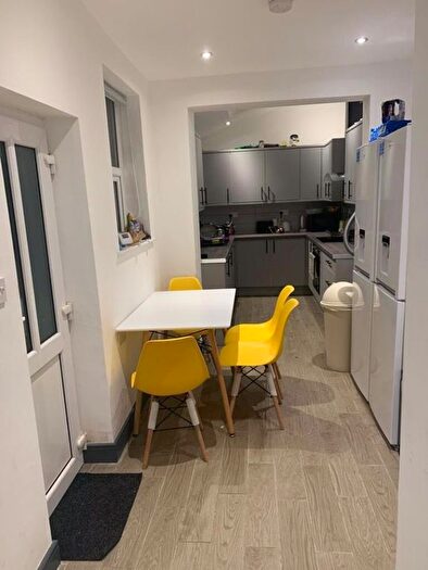 6 Bedroom Semi Detached House To Rent In Cycle Road, Nottingham, NG7