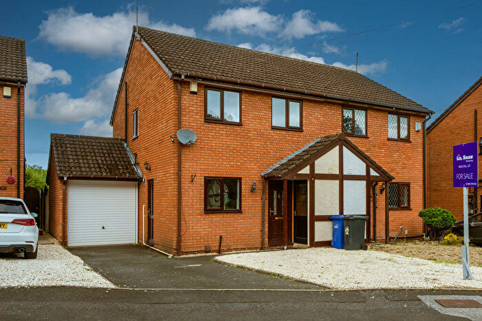 3 Bedroom Semi-Detached House For Sale In Sandyacre Way, Stourbridge, DY8