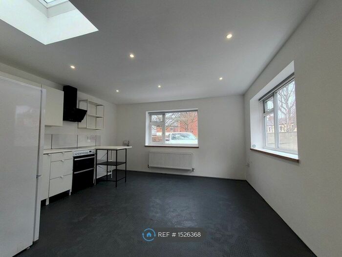 1 Bedroom Flat To Rent In Princes Avenue, Hull, HU5