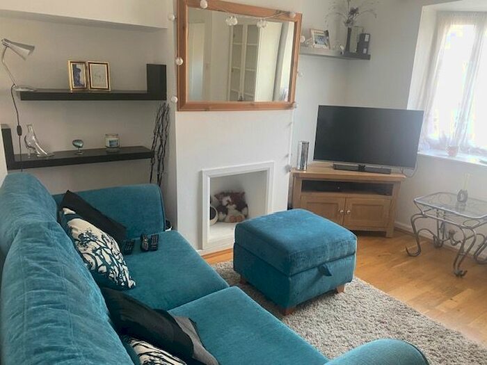 2 Bedroom Terraced House To Rent In Shaftesbury Road, Carsholton, SM5